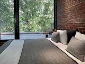 3 chambres, bureau, fer et planche à repasser, lit parapluie