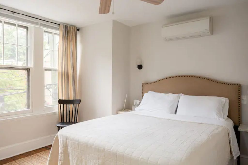 1 bedroom, travel crib, WiFi