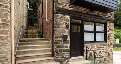 Shurs Lane Cottage, EV Charging, Free Parking, in the heart of Manayunk
