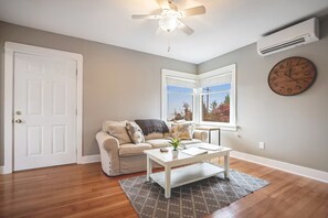 Classic Apartment | Living area