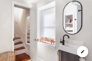 Interior - Trinity Cottage in Manayunk, Walk to Main Street, in the heart of Manayunk (Philadelphia)