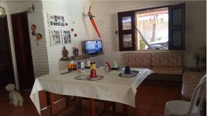 Dining - Confortável e Linda Casa na Praia do Presídio! :) (Praia do Presídio Aquiraz)