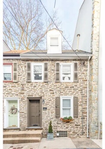 Saint Davids Cottage: Walk to Train, Main Street in the heart of Manayunk