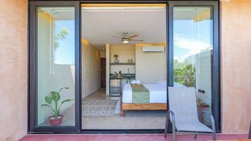 Premium bedding, individually decorated, desk, laptop workspace