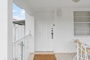 Property grounds - Modern Luxury & Urban Elegance in Vibrant Miami (Miami)