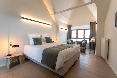 Superior Double Room | Desk, soundproofing, free WiFi