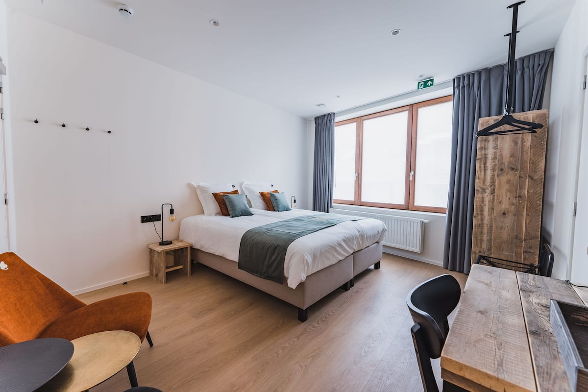 Suite – comfort | Skrivebord, lydisolert og wi-fi (inkludert)