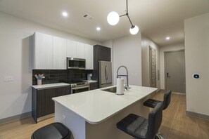 Mikrowelle, Ofen, Herdplatte, Geschirrspüler