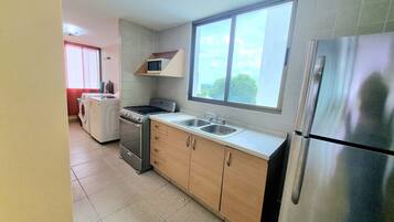 Fridge, microwave, oven, stovetop