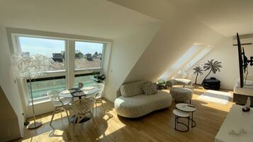 Deluxe Apartment | Living area