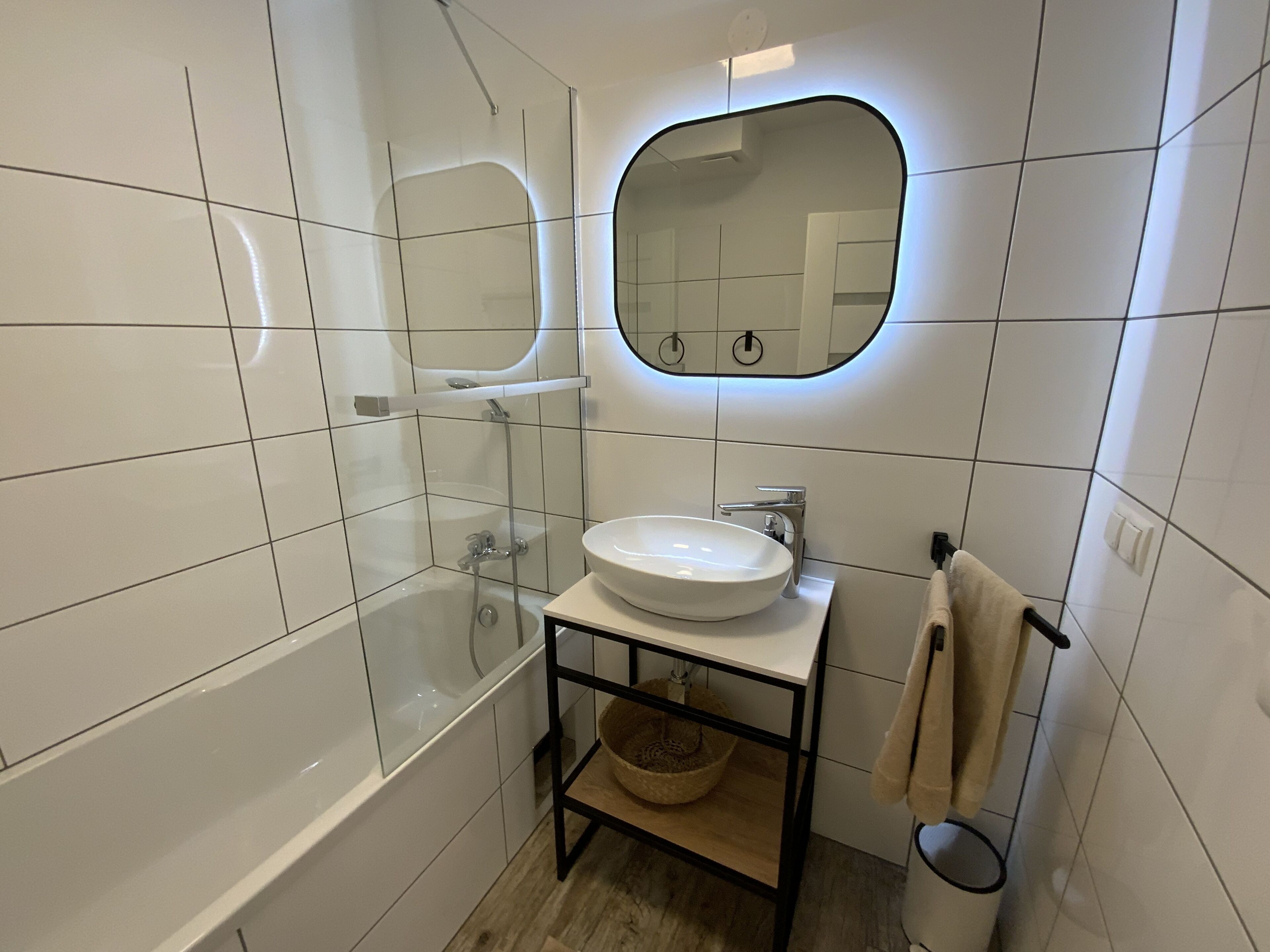 デラックス アパートメント | バスルーム | 深めの浴槽