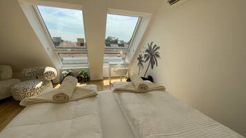 Deluxe Apartment | 1 bedroom, soundproofing, iron/ironing board, free WiFi