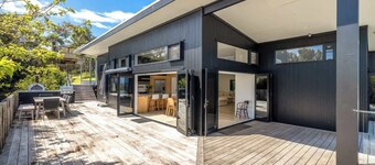 Afio Mai - Walk to Little Oneroa Beach