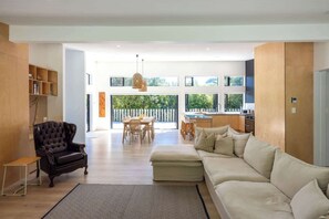 TV, fireplace, stereo, offices