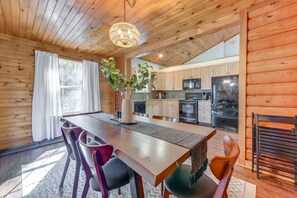 Dining - Mtn-View Waynesville Home Near Trout Stocked Creek (Waynesville)