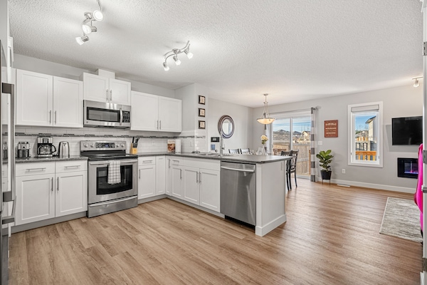 Køleskab, mikrobølgeovn, ovn, kogeplade