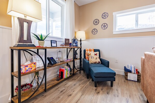 Interior - Private Sauna, AC & Fenced Yard for Fido (Anaconda)