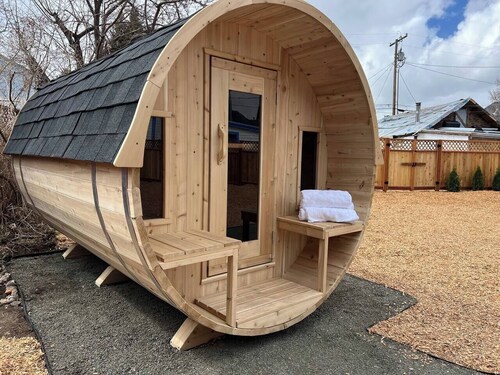 Private Sauna, AC & Fenced Yard for Fido