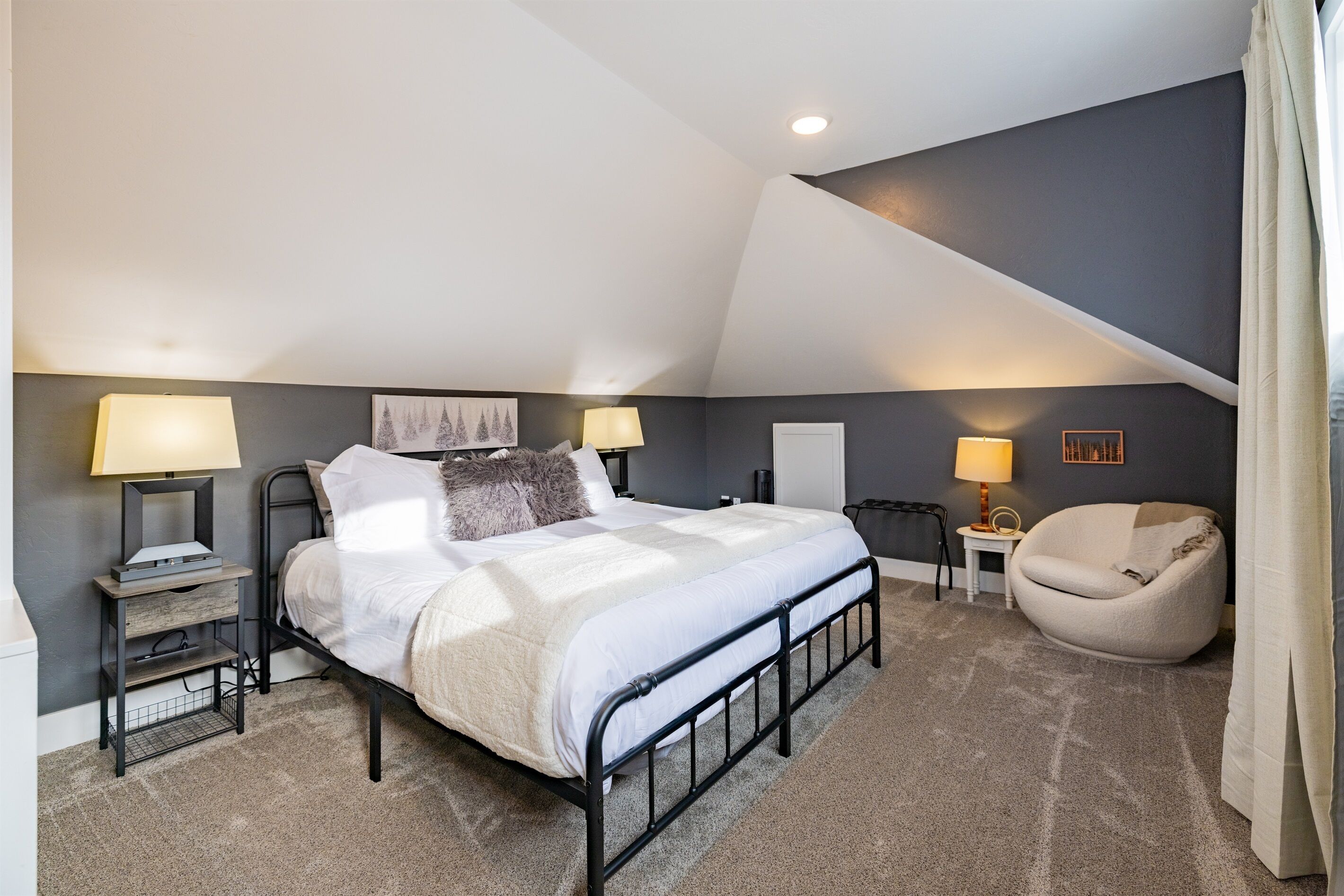 2 makuuhuonetta, silitysrauta/-lauta, ilmainen Wi-Fi, vuodevaatteet