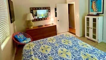 1 bedroom, desk, WiFi, bed sheets