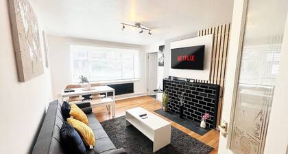 Beautiful Modern Apt (Sleeps 5)