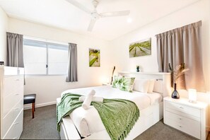 3 bedrooms, desk, iron/ironing board, travel crib