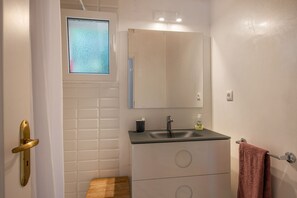 Douche, serviettes fournies