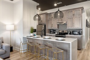 Condo | Private kitchen | Full-size fridge, microwave, stovetop, dishwasher - Buck Creek BNB (Helena)