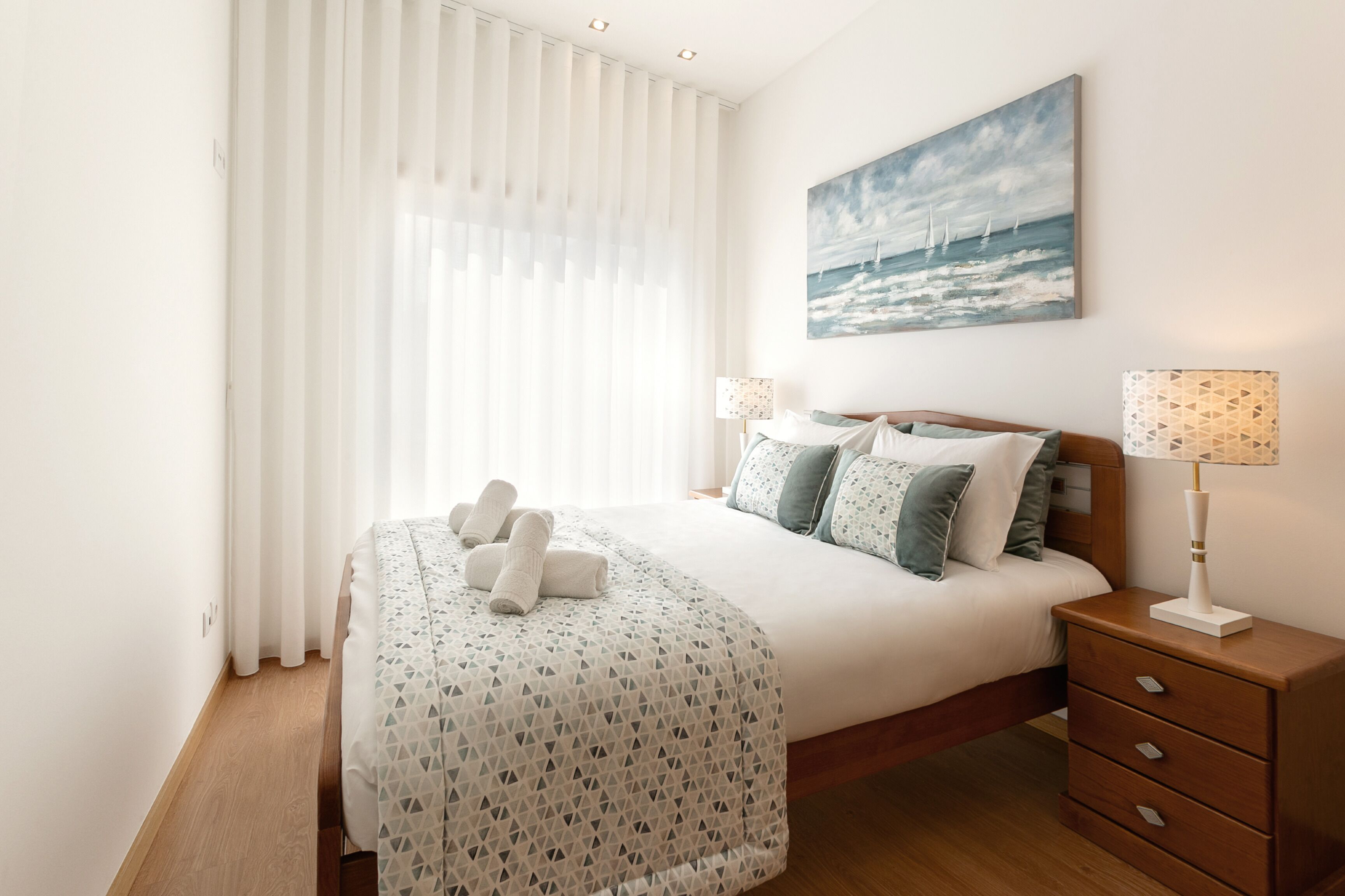 2 bedrooms, iron/ironing board, travel crib, internet