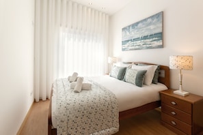 2 bedrooms, iron/ironing board, travel cot, Internet