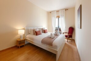 3 soverom, strykejern/-brett, reiseseng for barn og internettilgang