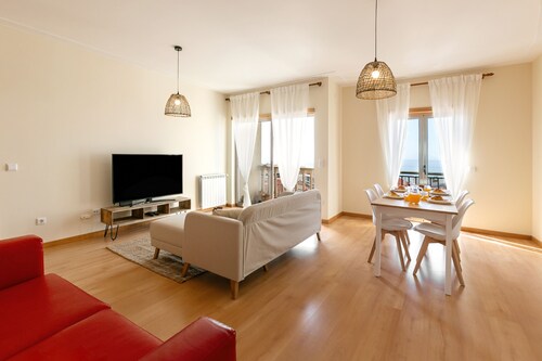 Sunset Retreat - Spacious Apartment
