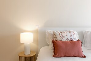 3 bedrooms, iron/ironing board, travel cot, Internet