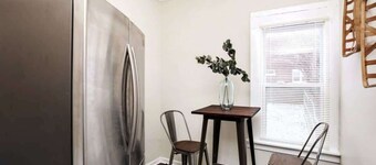 10 Mins to DT • Sleeps 12 • Spacious • Fast Wifi