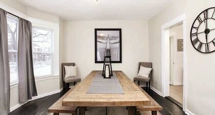 10 Mins to DT • Sleeps 12 • Spacious • Fast Wifi