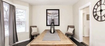 10 Mins to DT • Sleeps 12 • Spacious • Fast Wifi