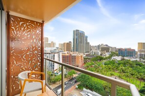 Property grounds - 15th Floor Studio Stunning Park & Ocean Views @ Luana Waikiki Hotel 1509 (Honolulu)