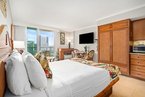 Desk, iron/ironing board, WiFi, bed sheets - 15th Floor Studio Stunning Park & Ocean Views @ Luana Waikiki Hotel 1509 (Honolulu)