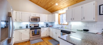 Pet-Friendly Cabin w/ Fire Pit in Spruce Pine!
