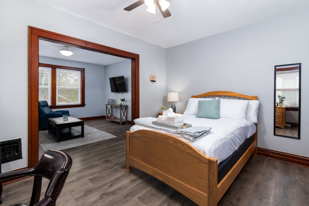 1bed/1bath with laundry in Princeton Heights St. Louis Vrbo