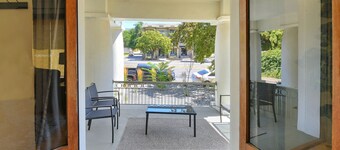 2bed, 1bath, Fast Internet, Office