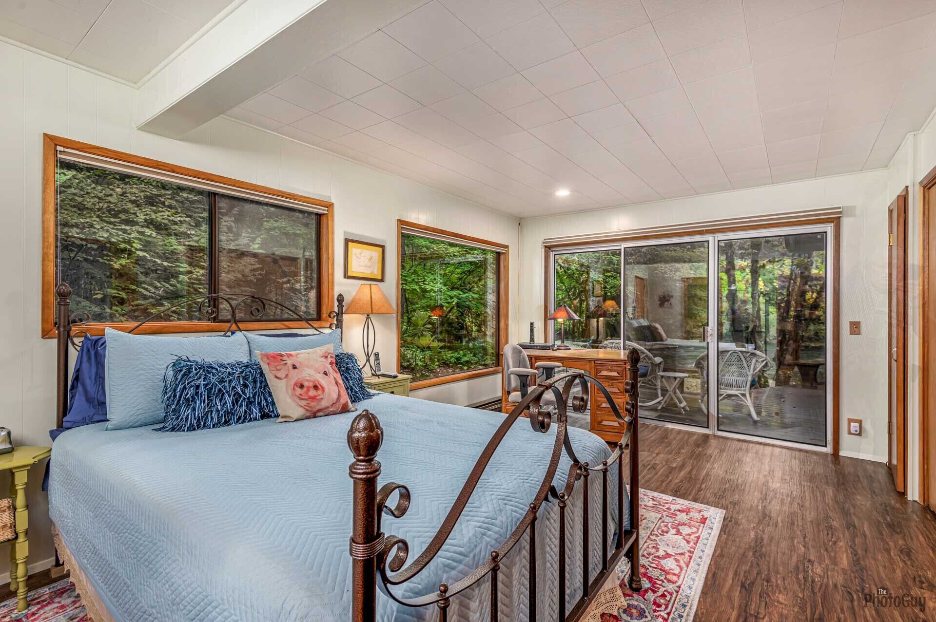 3 bedrooms, iron/ironing board, travel crib, free WiFi