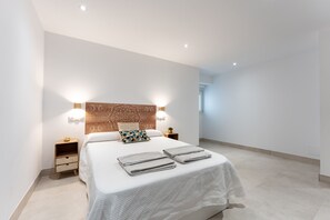 6 bedrooms, iron/ironing board, free WiFi, bed sheets - MalagaSuite Villa Nomada El Torcal (Antequera)