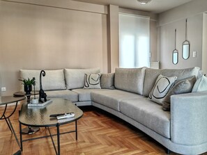 TV - Lycabettus Vista Luxury Suite (Athens)