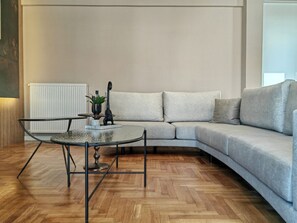 TV - Lycabettus Vista Luxury Suite (Athens)