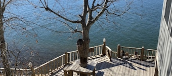 Fisherman's River Hideaway with private dock