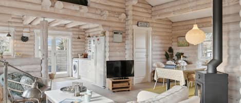 Smart TV, fireplace