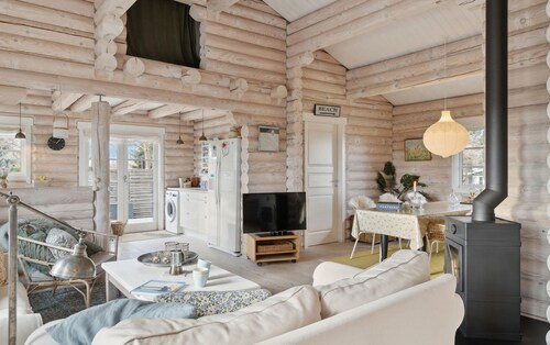 Nice home in Hornbæk with WiFi