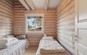 3 bedrooms, iron/ironing board, free WiFi