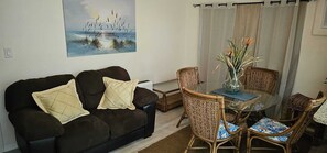 Living area - Studio Tropical Condo (Cape Canaveral)